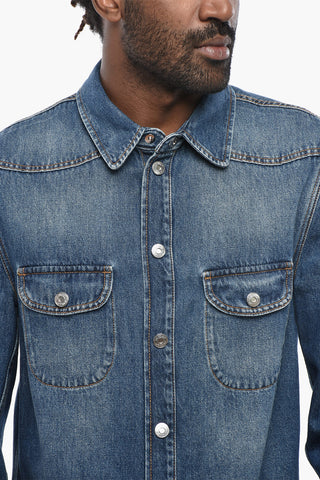 Dunkel gewaschenes Denimhemd mit Druckknöpfen
