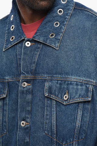 Dunkel Gewaschene Jeansjacke Mit Dekorativen Ösen