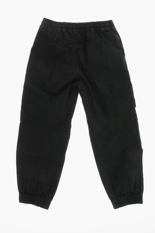 Baumwoll-Cargohose mit Ton-in-Ton-Monogramm