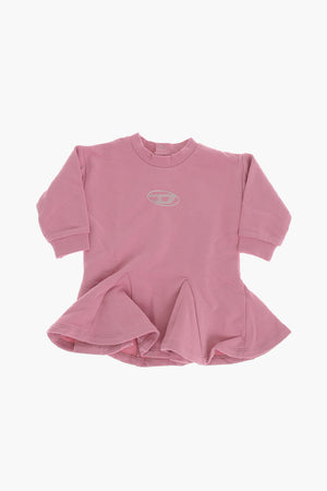 Ausgestelltes Kleid mit Monogramm