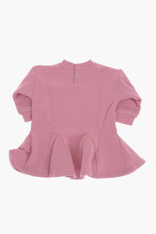 Ausgestelltes Kleid mit Monogramm