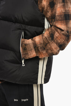 Ärmellose Steppweste aus Nylon mit kontrastierenden Seitenstreifen