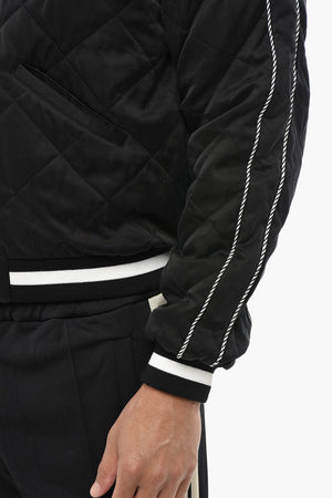 Gesteppter Bomber mit kontrastierenden Seitendetails