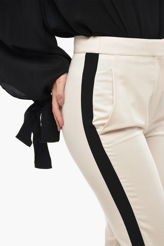 Seidenhose Mit Kontrastierenden Seitenstreifen