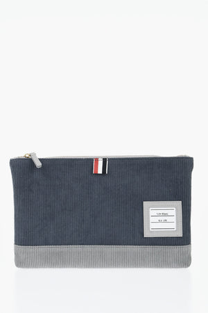 Envelope-Tasche aus geripptem Velours mit Reißverschluss