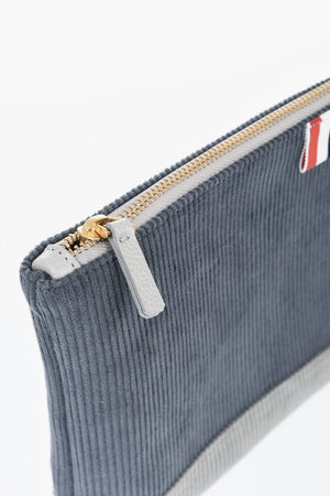 Envelope-Tasche aus geripptem Velours mit Reißverschluss