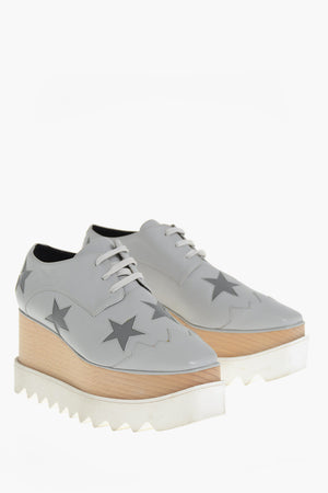 Sneakers aus Eco-Leder mit perforierten Sternen 8,5cm
