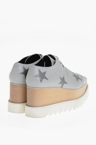 Sneakers aus Eco-Leder mit perforierten Sternen 8,5cm