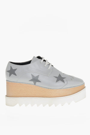 Sneakers aus Eco-Leder mit perforierten Sternen 8,5cm