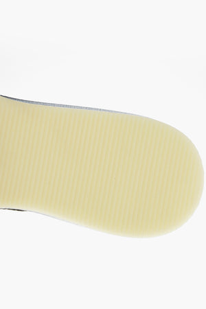 Slip-On-Sneakers aus perforiertem Stoff mit Sohle im Farbverlauf