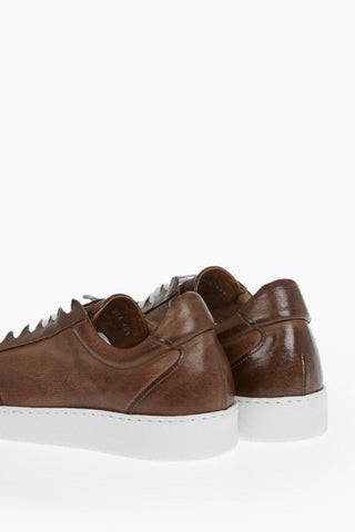 Low-Top-Sneakers aus genarbtem Leder