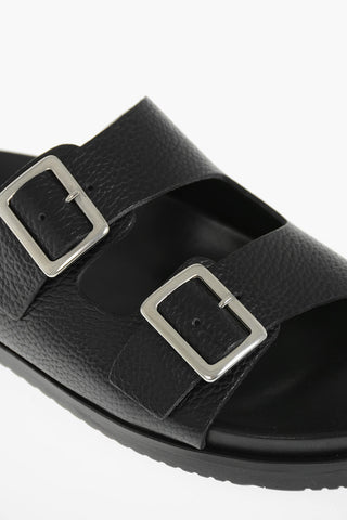 Sandalen mit Doppel-Schnallen aus genarbtem Leder