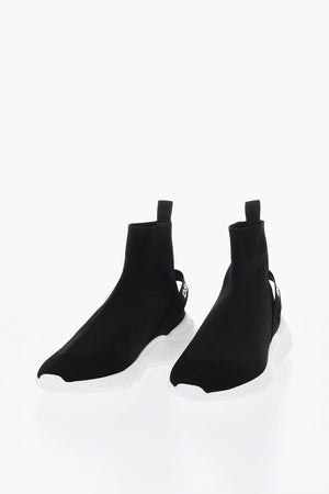 Sock-Pull-On-Sneaker mit geprägtem Logo