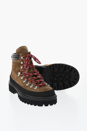 Trekking-Stiefeletten aus Wildleder mit kontrastierenden Schnürsenkeln