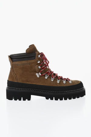 Trekking-Stiefeletten aus Wildleder mit kontrastierenden Schnürsenkeln