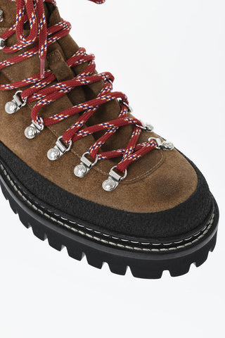 Trekking-Stiefeletten aus Wildleder mit kontrastierenden Schnürsenkeln