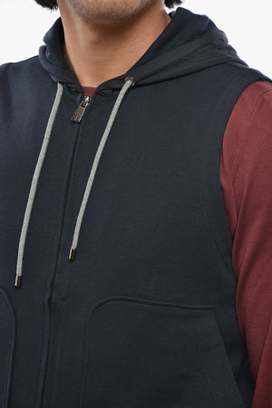 Ärmellose Jacke aus leichter Baumwolle mit Kapuze