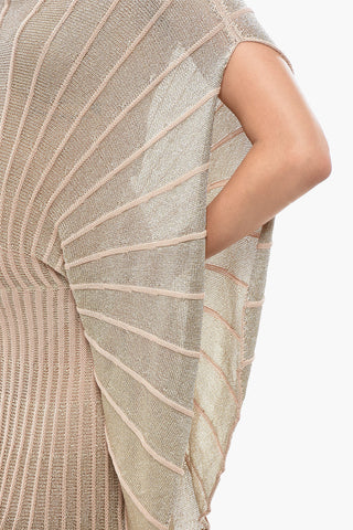 Midikleid aus Lurex mit skulpturalem Design und weiten, mantelähnlichen Ärmeln