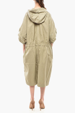Kleid aus Baumwollmischung im Fischgrätmuster mit Kapuze und Kordelzug