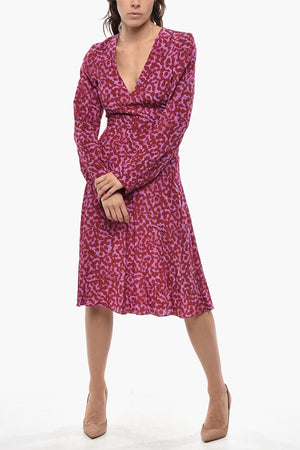 Seidenkleid mit Animalier-Print, langen Ärmeln und V-Ausschnitt