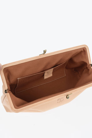 Clutch in Pelle Martellata con Logo Inciso