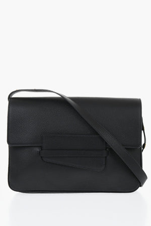 Einfarbige Clutch Aus Gehämmeretem Leder