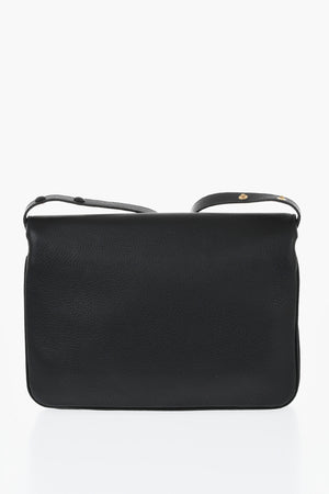 Einfarbige Clutch Aus Gehämmeretem Leder