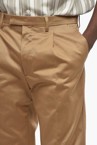 Baumwollhose mit einer Bundfalte