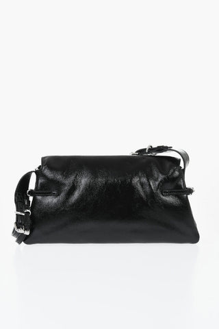 Schultertasche Aus Laminiertem Leder Mit Schnallendetails