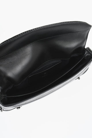Schultertasche Aus Laminiertem Leder Mit Schnallendetails