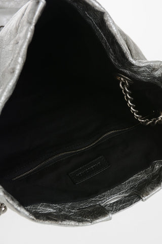 체인 숄더 스트랩의 라미네이티드 가죽 복조리 백