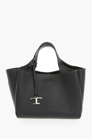 Handtasche aus genarbtem Leder mit abnehmbarem Schulterriemen