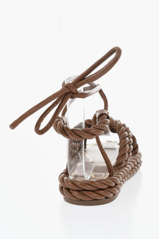 Geflochtene Ledersandalen mit Knöchelriemen