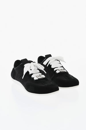 Flache Sneaker Aus Wildleder Mit Tonalem Geprägtem Monogramm