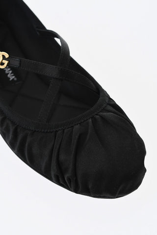 Ballerine in Raso con Cinturino Incrociato e Fibbia Monogram Dorata