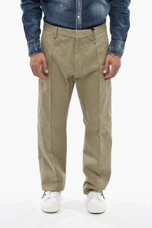 Pantaloni Chino a Gamba Dritta con Logo Argentato