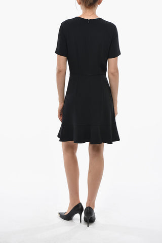 Einfarbiges Kleid mit kurzen Ärmeln