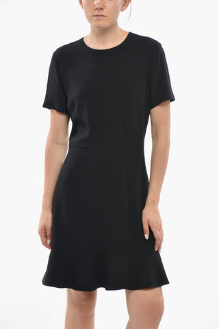 Einfarbiges Kleid mit kurzen Ärmeln