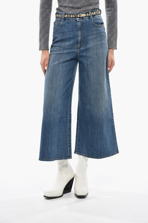 Ausgestellte Jeans aus Stretch-Denim mit 34 cm Industrial-Logo-Gürtel