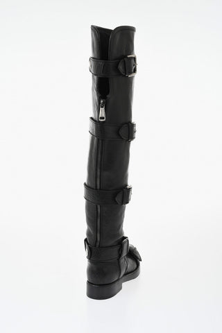 Leder-Bikerstiefel mit silbernen Schnallen