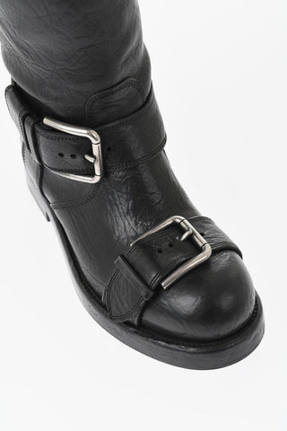 Leder-Bikerstiefel mit silbernen Schnallen
