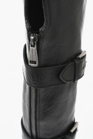 Leder-Bikerstiefel mit silbernen Schnallen