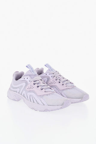 Flache Sneaker aus einfarbigem perforiertem Stoff