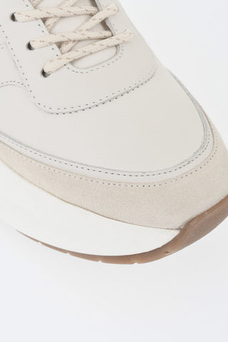 Niedrige Sneaker aus Leder und Wildleder mit klobiger Sohle