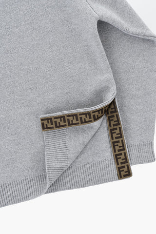 Maglia Girocollo in Lana Vergine con Logo Tono su Tono e Doppio Spacco Laterale