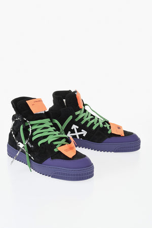 Hohe Wildleder-Sneaker mit Schnürsenkeln und kontrastierender Sohle