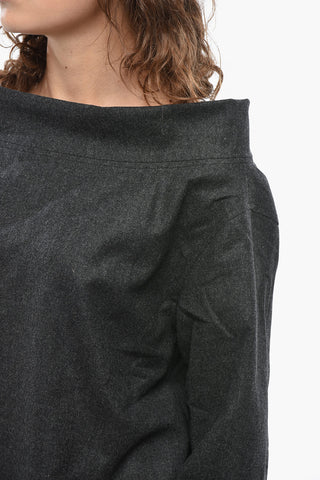 Einfarbiger Wollpullover Mit U-Boot-Ausschnitt