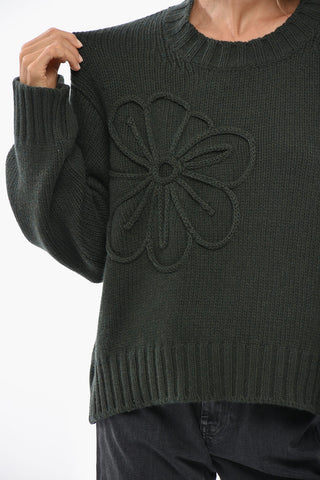 Maglia Girocollo in Lana Vergine e Cashemere con Ricamo Fiore Tono su Tono
