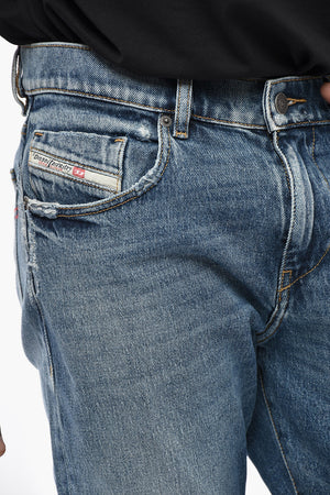 Jeans Slim Fit D-STRUKT 2019 mit Logo-Patch 16cm L.32