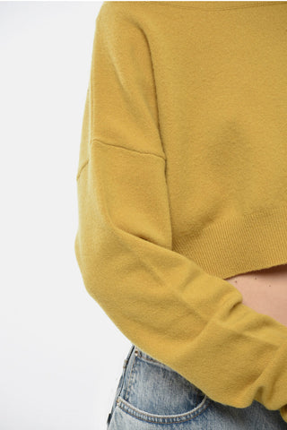 Maglia Cropped Fit in Misto Cashmere con Scollo a Barca